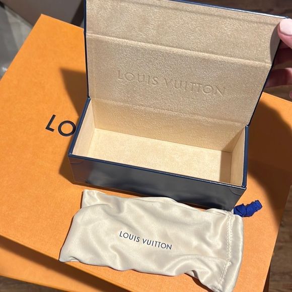 Authentic LV sunglasses case - Picture 2 of 2